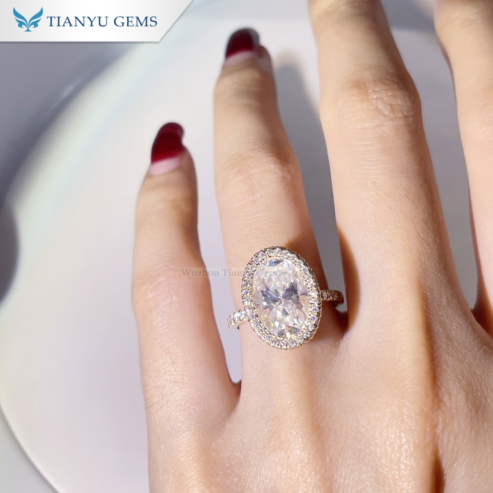 Pierścionek zaręczynowy Tianyu Gems Oval Cut Halo z 14-karatowego żółtego złota z diamentem Moissanite 4
