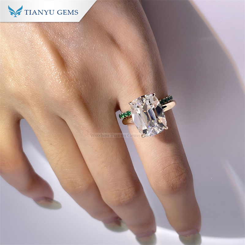 Moissanite & Emerald Wedding Ring Set 4