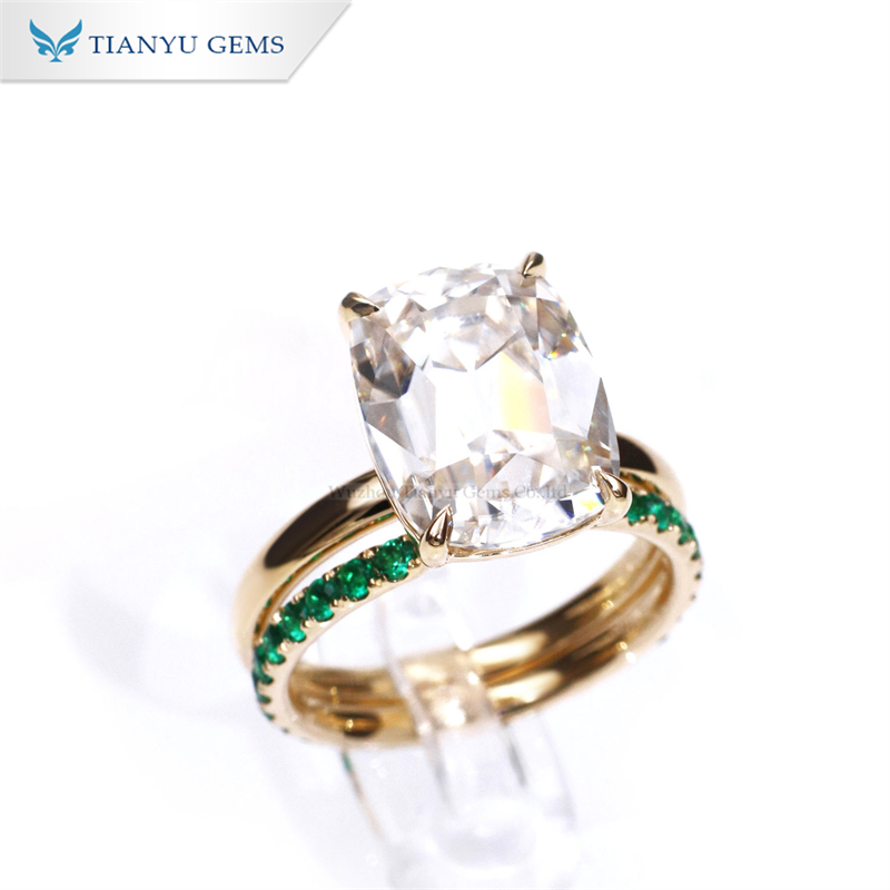 Moissanite & Emerald Wedding Ring Set 3