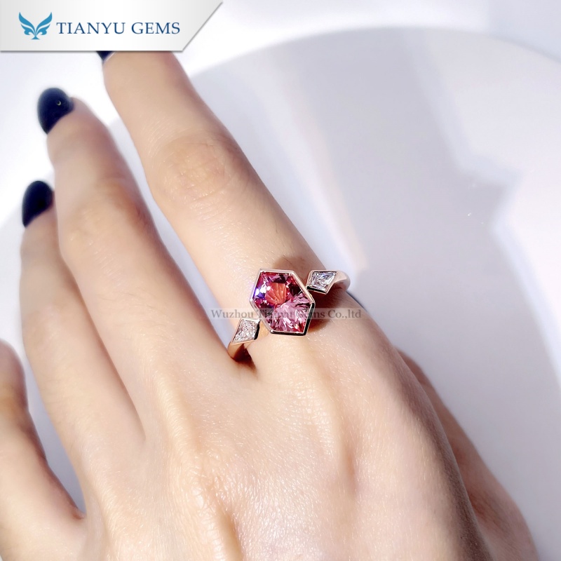 Tianyu Gems Hexagon  Rose Gold Ring 14k Customized Three-stone Pink Sapphire Engagement Ring 4