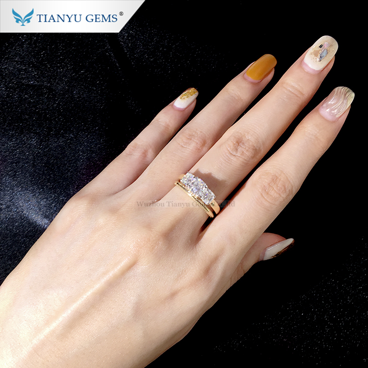 Tianyu gems yellow gold material moon shape moissanite special design couple rings 10