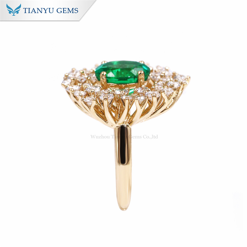 Emerald Wreath Ring with Lab Diamonds - Vintage Luxury 6