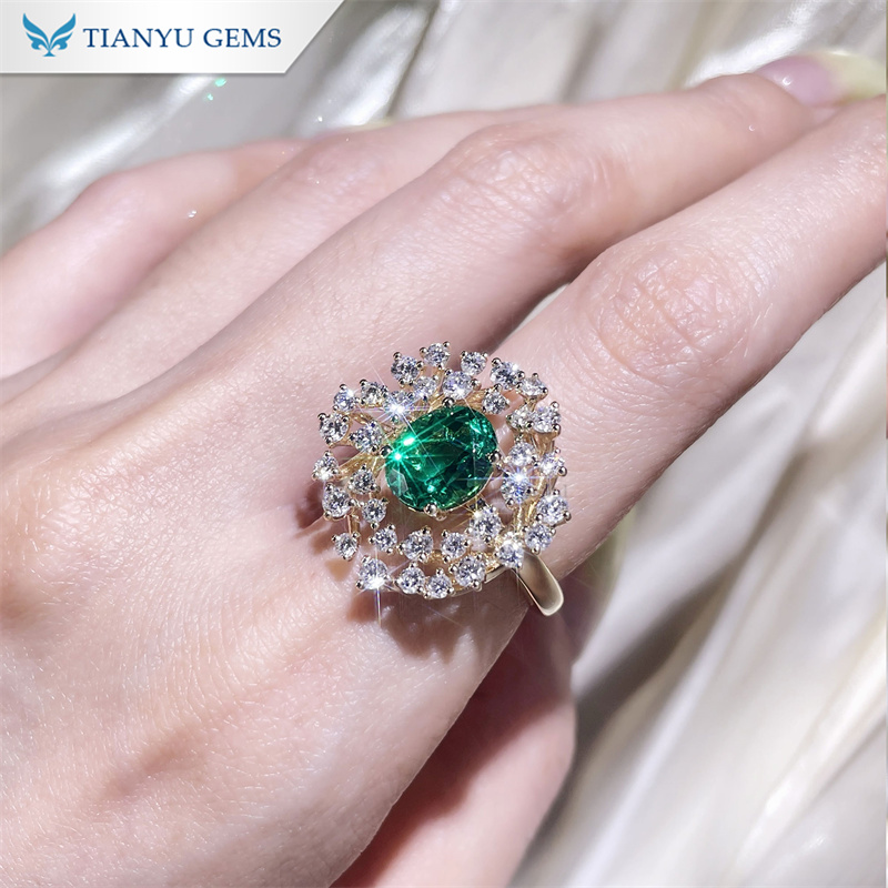 Emerald Wreath Ring with Lab Diamonds - Vintage Luxury 4