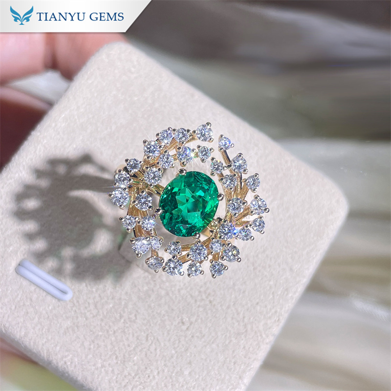 Emerald Wreath Ring with Lab Diamonds - Vintage Luxury 2
