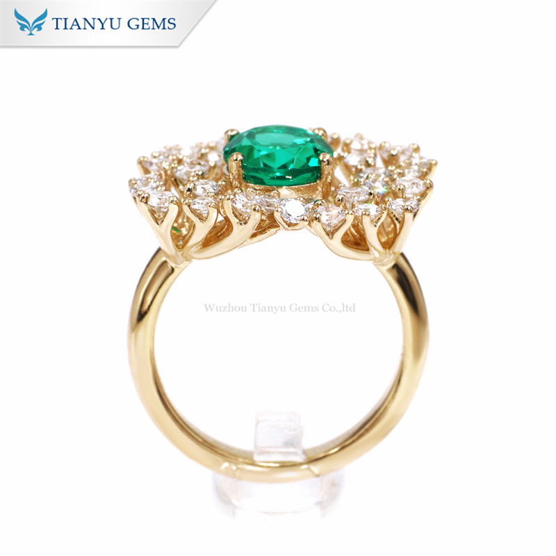 Emerald Wreath Ring with Lab Diamonds - Vintage Luxury 3