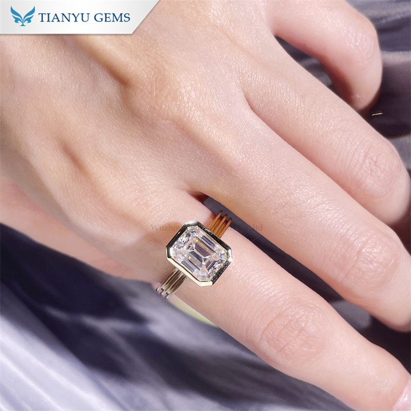 톈위 젬스 에메랄드 컷 솔리테어 옐로우 골드 약혼 반지 2