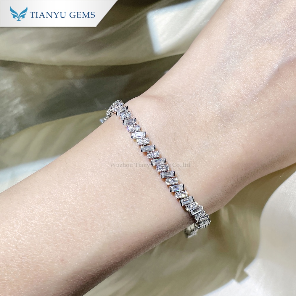 Pulseras na Moissanite na may Parihabang Diyamante na may 14k Puting Ginto na may Pahalang na Gintong Tianyu Gems para sa Kababaihan 4