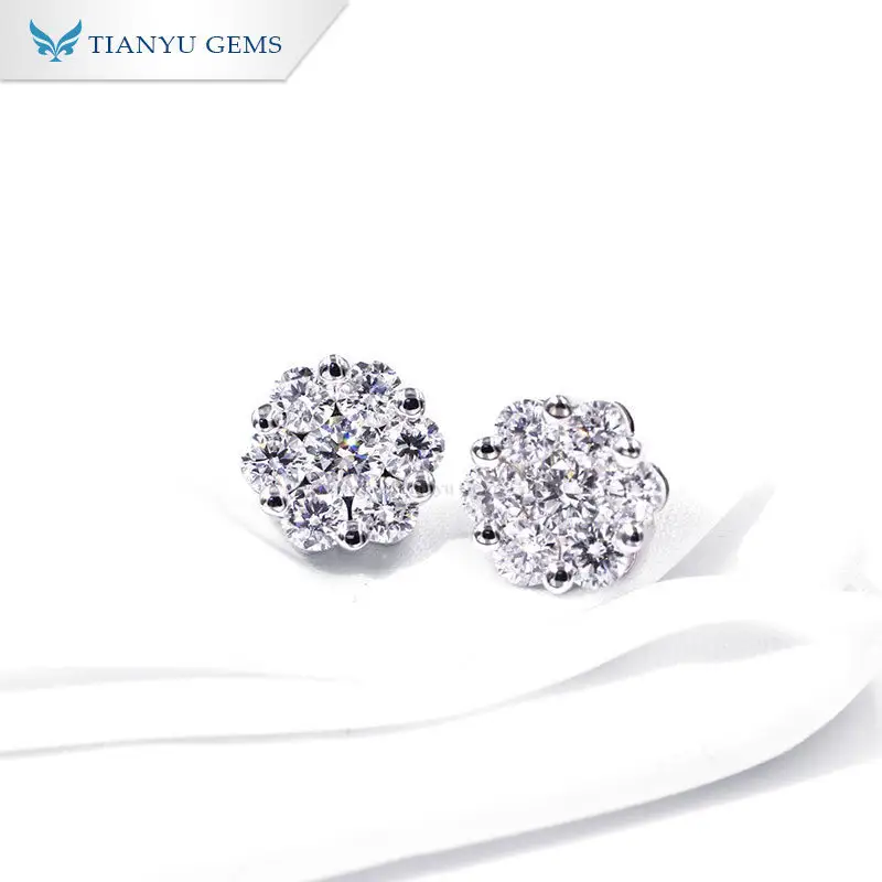 Lab Diamond Stud Earrings in White Gold Flower Shape 2