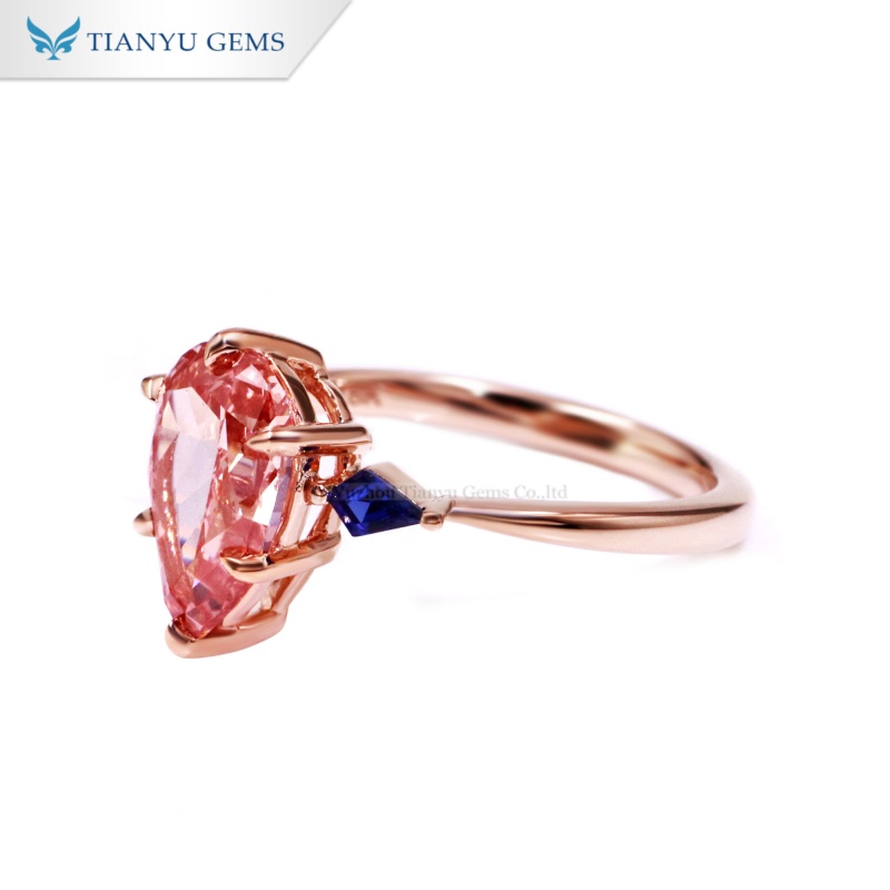 Tianyu Gems  Pear Cut Pink Lab Diamond  Ring  Kite Royal Blue Sapphire 18k Rose Gold Three-stone Ring 3
