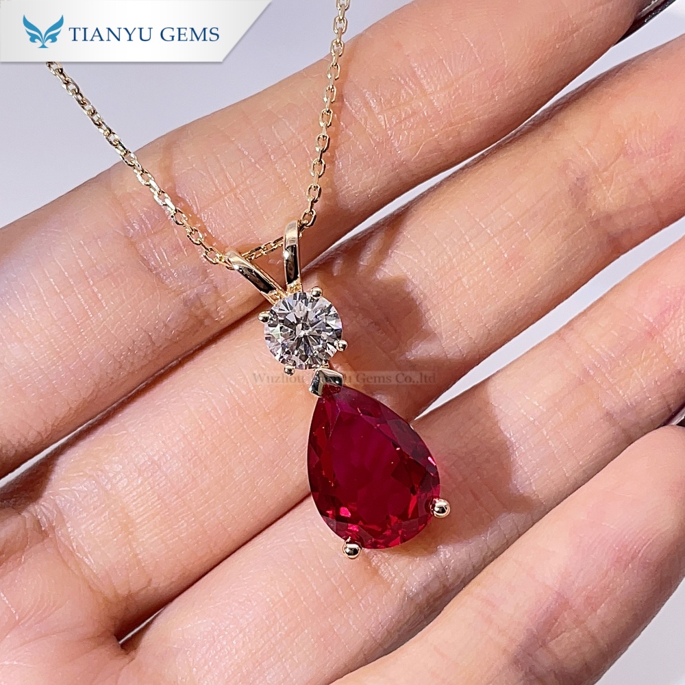 Collar de Tianyu Gems con rubí talla pera y diamante cultivado en laboratorio, en oro amarillo de 14k. 4
