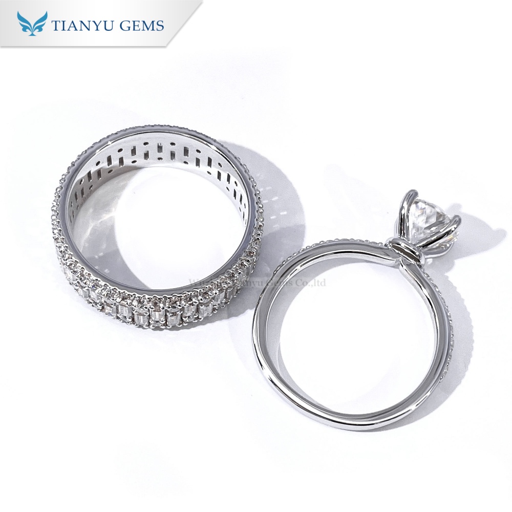 Conjunto de anillos de boda de oro Tianyu Gems de 14k con moissanita talla portuguesa y diamantes. 6