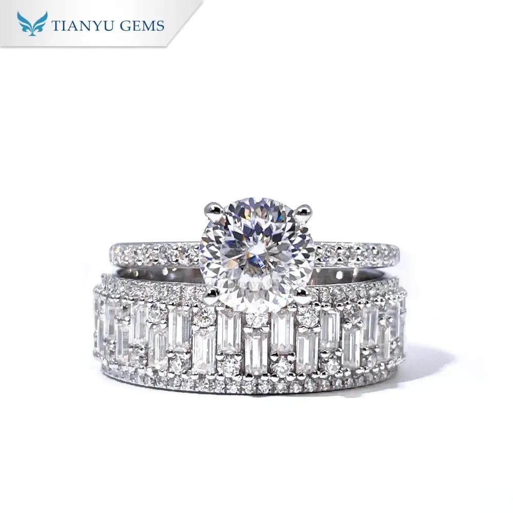 Conjunto de anillos de boda de oro Tianyu Gems de 14k con moissanita talla portuguesa y diamantes. 1