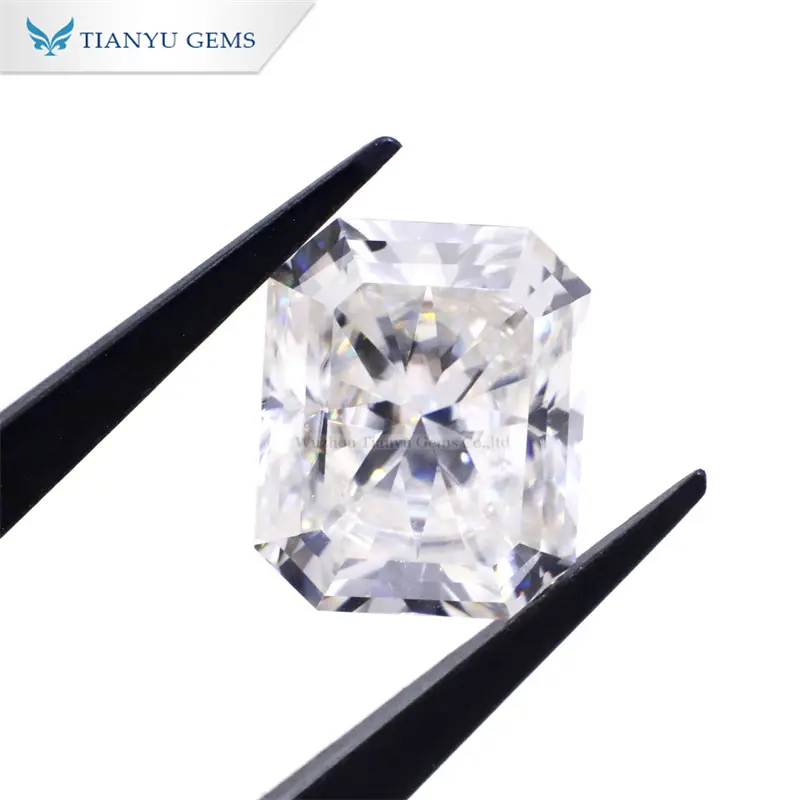 8*10mm Radiant Hearts And Arrows Cut White Moissanite Diamond 1