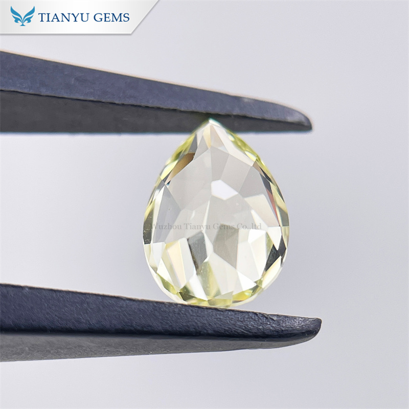 Customized 2ct Pear Cut Lab Grown Light Yellow Sapphire Gemstone Wholesale 9
