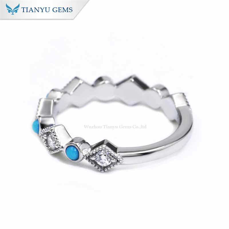 Anillo de turquesa y moissanita de Tianyu Gems, oro de 14k, con banda de turquesa blanca. 6