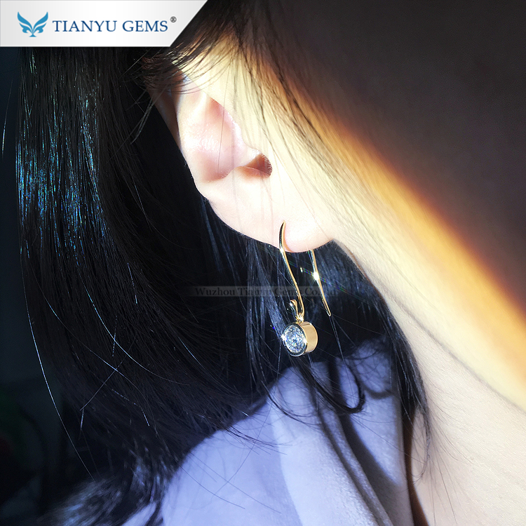 Tianyu customized 14k/18k yellow gold hook earring 4mm round heart&arrow colorless moissanite earring