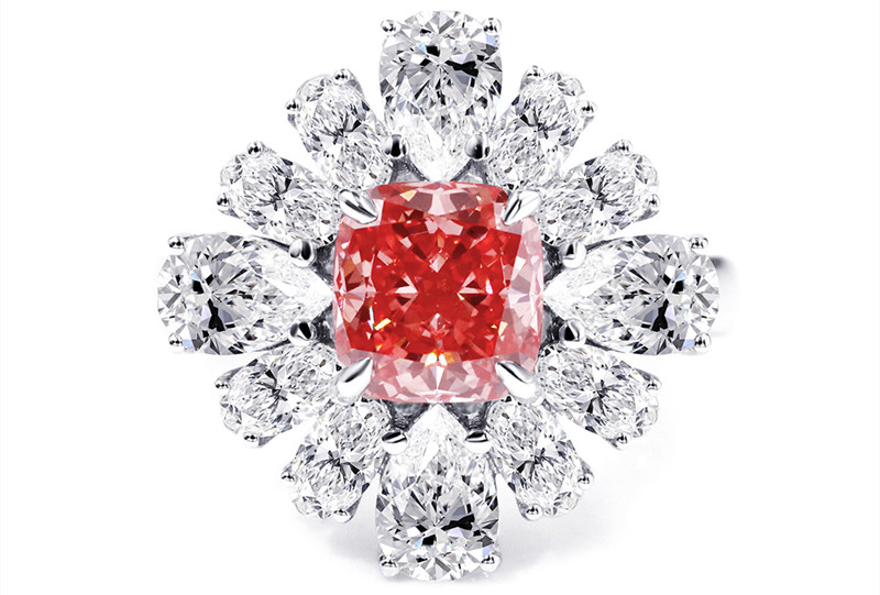 Utforskar de distinkta kontrasterna mellan röda diamanter och rubiner 6
