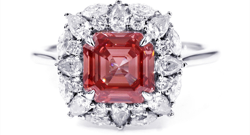 Utforskar de distinkta kontrasterna mellan röda diamanter och rubiner 4