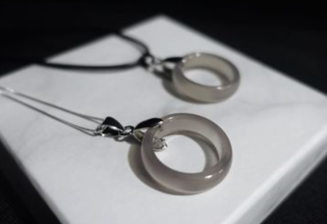 Top 15 Popular Grey Gemstone Types 13