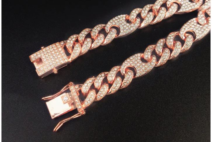 Choosing the Perfect Necklace Clasp: A Guide to Different Types 6