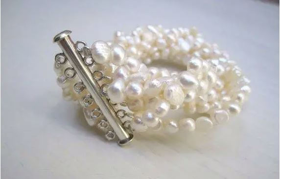 Choosing the Perfect Necklace Clasp: A Guide to Different Types 8