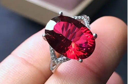 A Comprehensive Guide to Topaz's Varieties, Benefits, and Care Tips 6