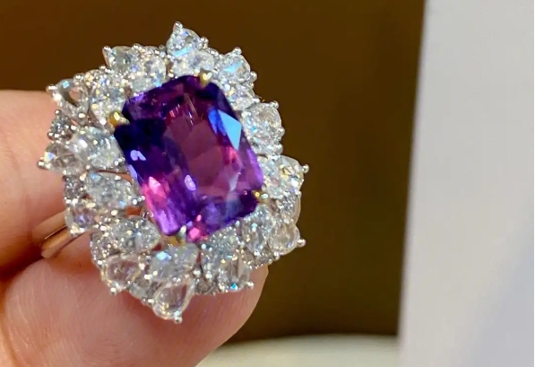 Ultimate Guide to Sapphires: Colors, Value, Origins, and Market Trends 11