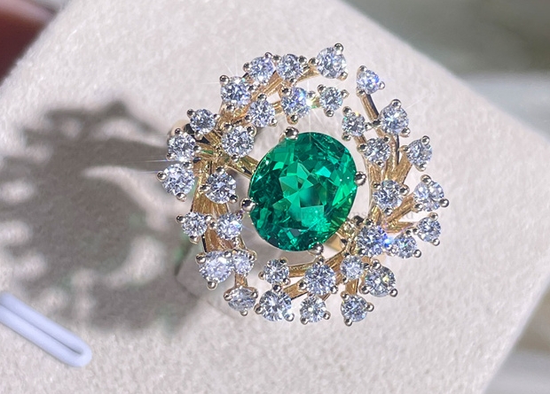 Engagement Rings vs. Wedding Rings – What’s the Difference? 4