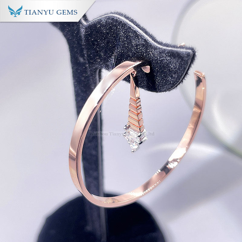 A Comprehensive Guide to Types of Earrings 4