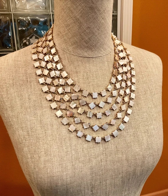 The Advantages and Disadvantages of Popular Necklace Styles 15