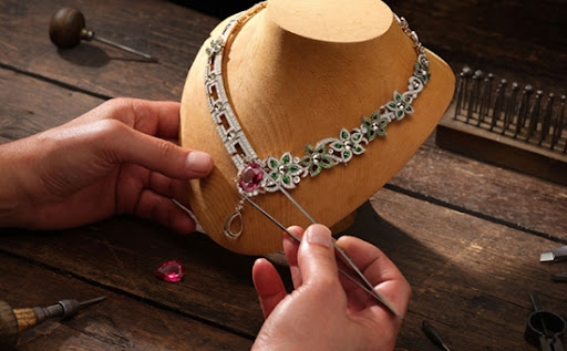 The Era of Wedding Jewelry 18