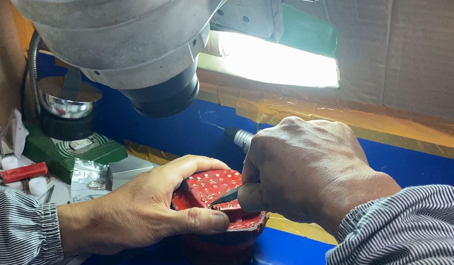 Przewodnik krok po kroku po procesie tworzenia wykwintnej biżuterii na zamówienie 5