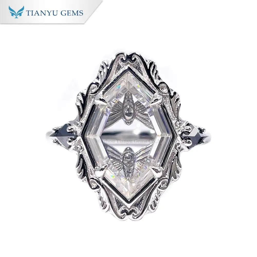 Anillo vintage octogonal de moissanita con corte de retrato personalizado 1