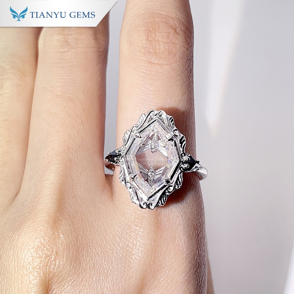Anillo vintage octogonal de moissanita con corte de retrato personalizado 9