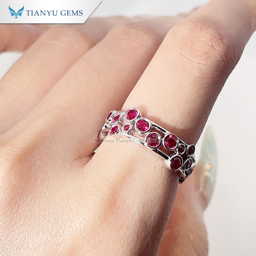 Set Cincin dan Anting Ruby Emas Putih 10K – Set Perhiasan Ruby Potongan Bulat 7