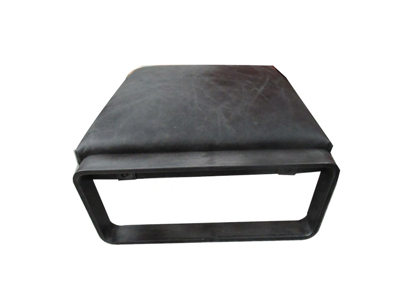 Fauteuil carré en cuir noir avec structure en métal/acier inoxydable, idéal pour le salon, le bureau ou le balcon. 1