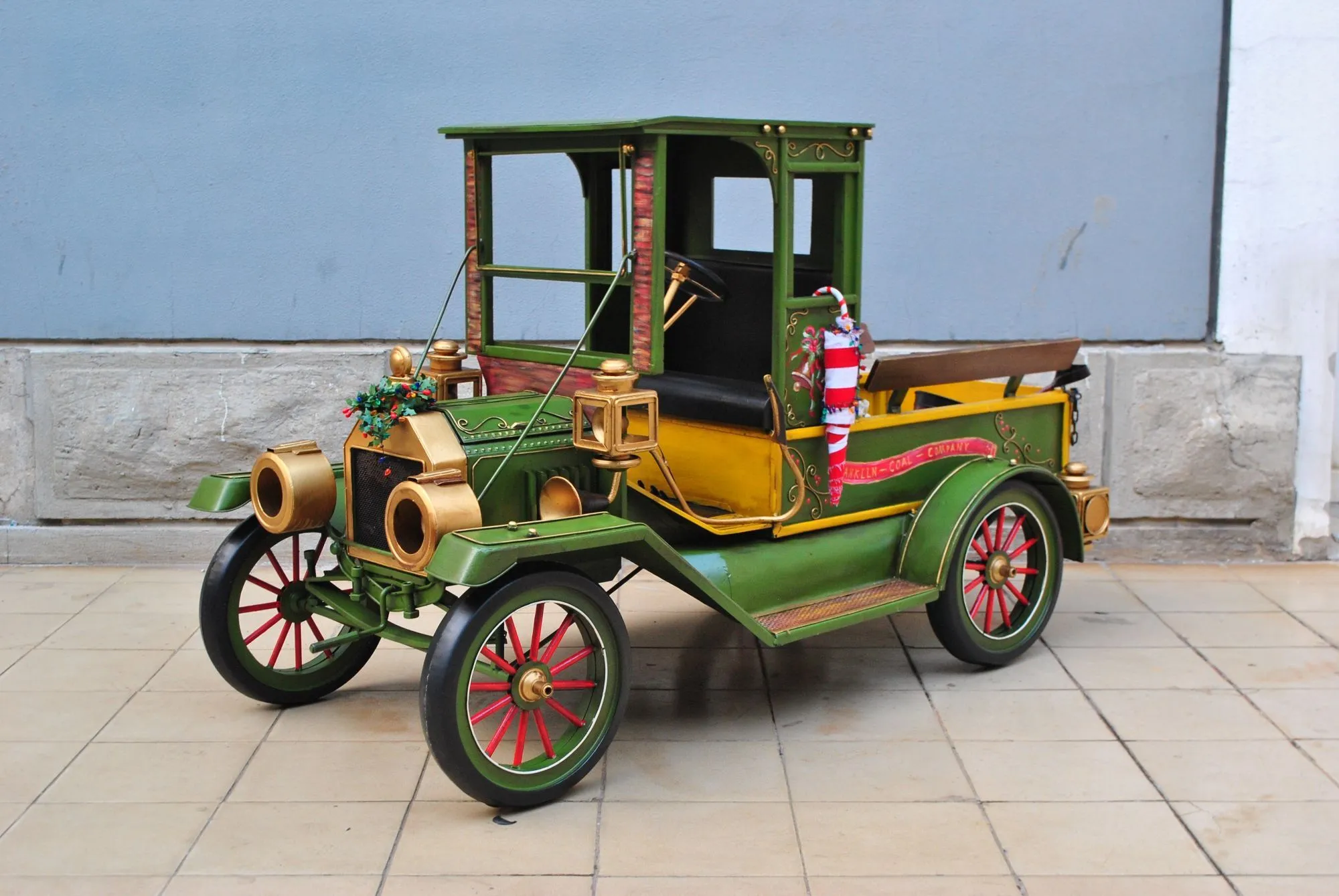 Green vintage automotive industry styling ornaments 1