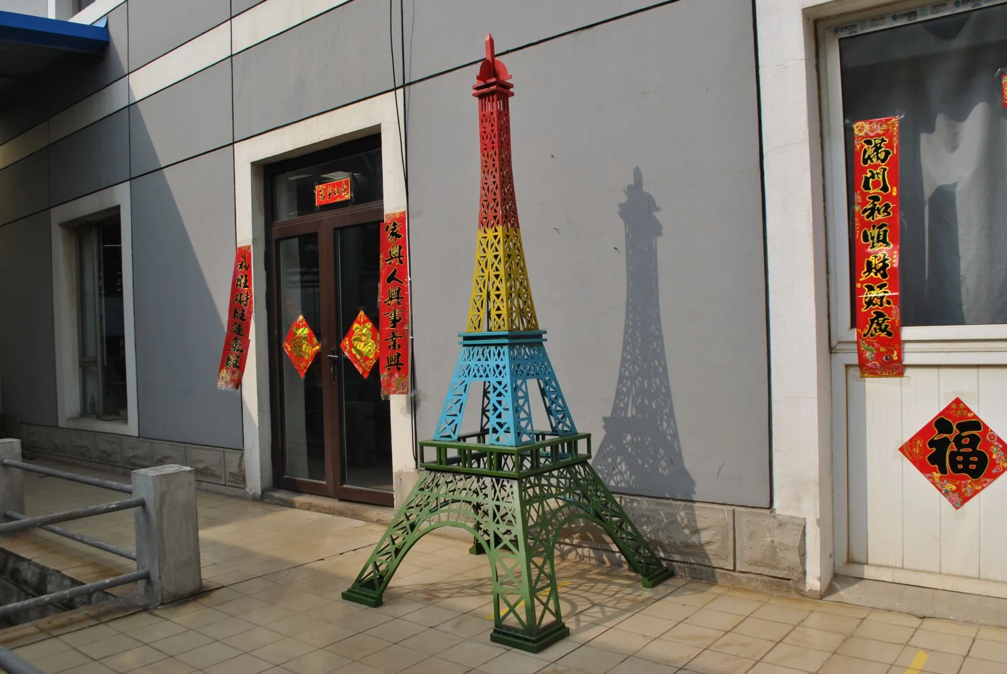 Colorful Parisian iron molding ornaments with spires 1