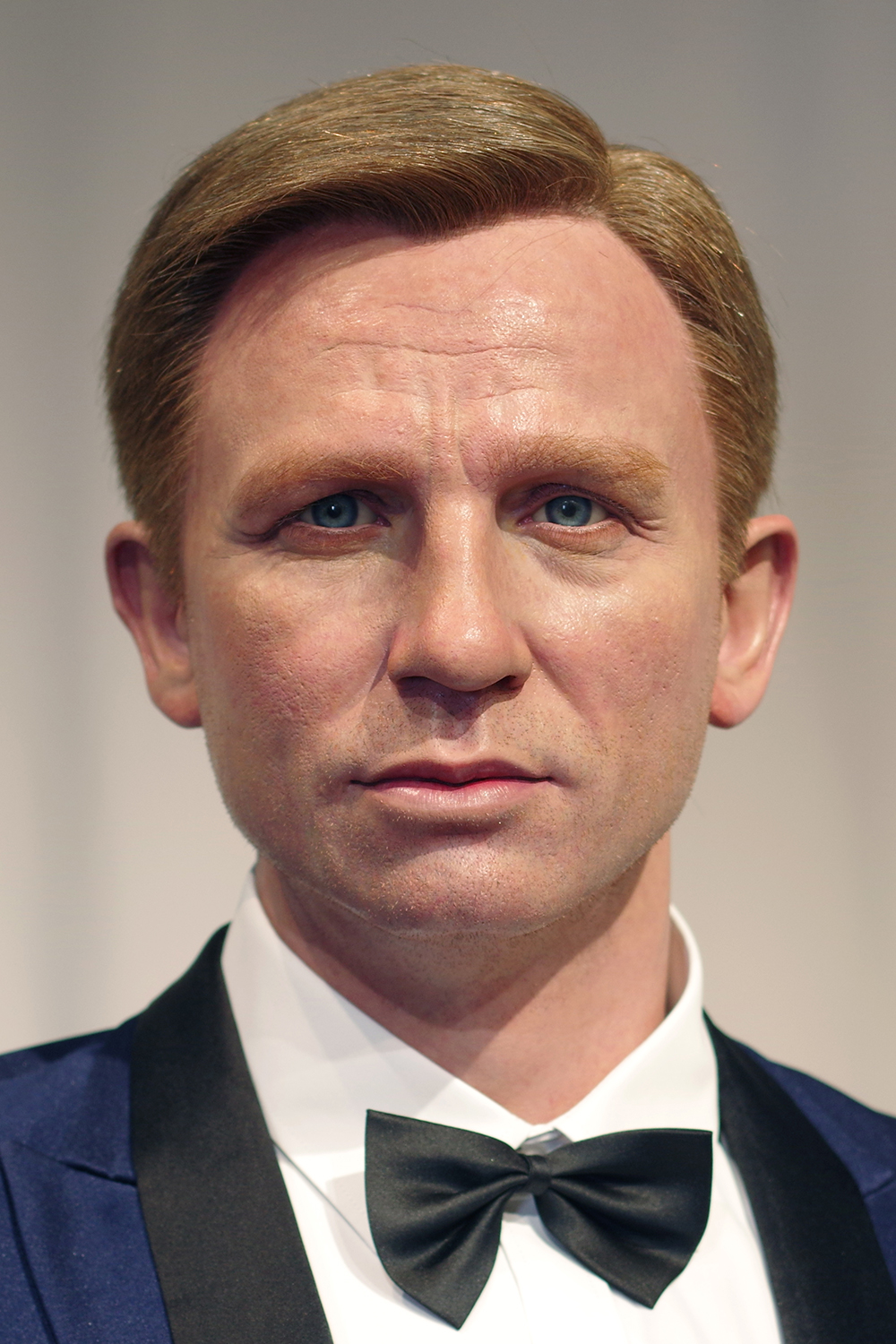 Wholesale Custom Made Real Size Lifelike Sculpture Resin Figurine of James Bond 007 | DXDF, Grand Orient Wax Figure 3