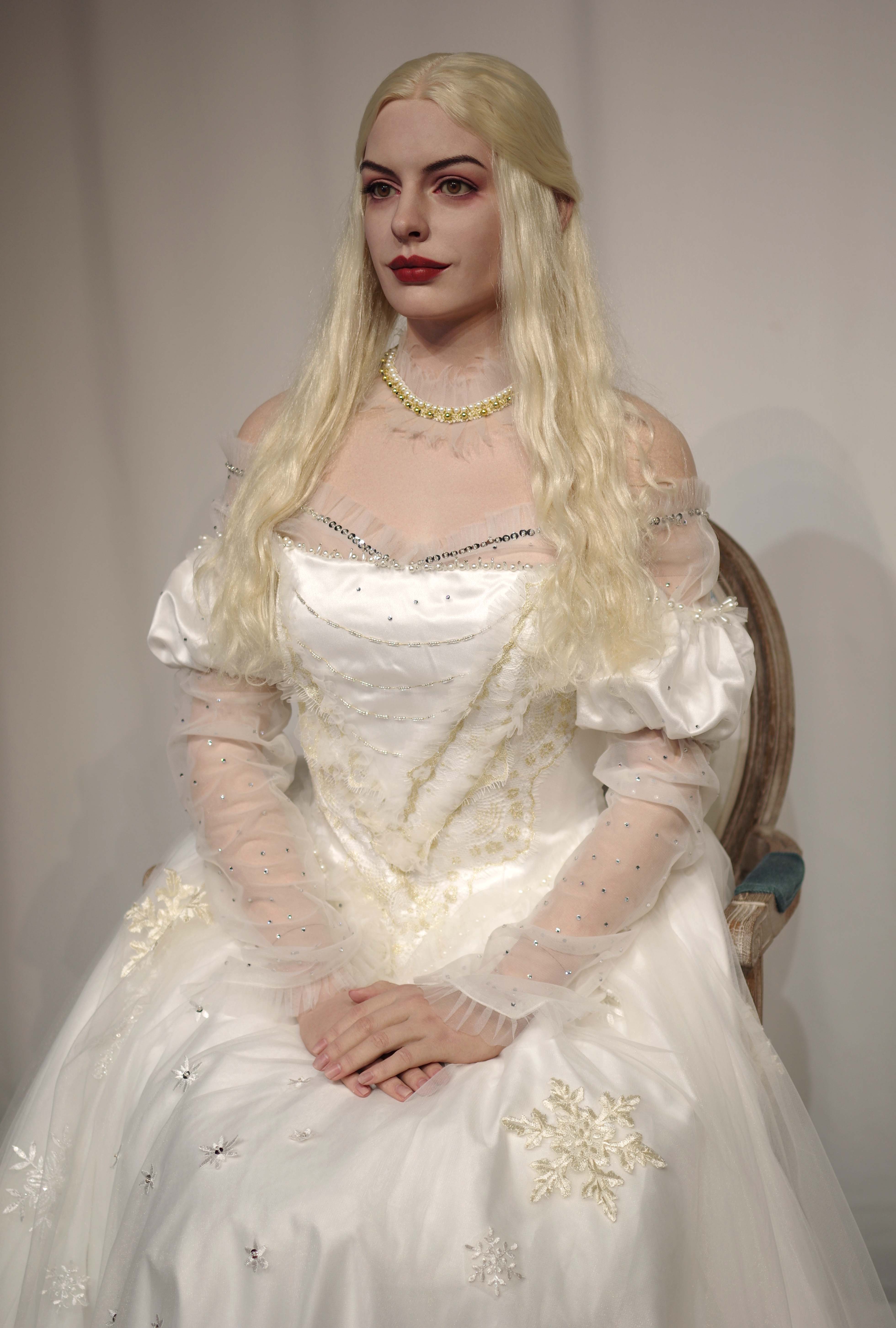 Customized Life Size Silicone Wax Sculpture the White Queen of Anne Hathaway | DXDF, Grand Orient Wax Figure 3