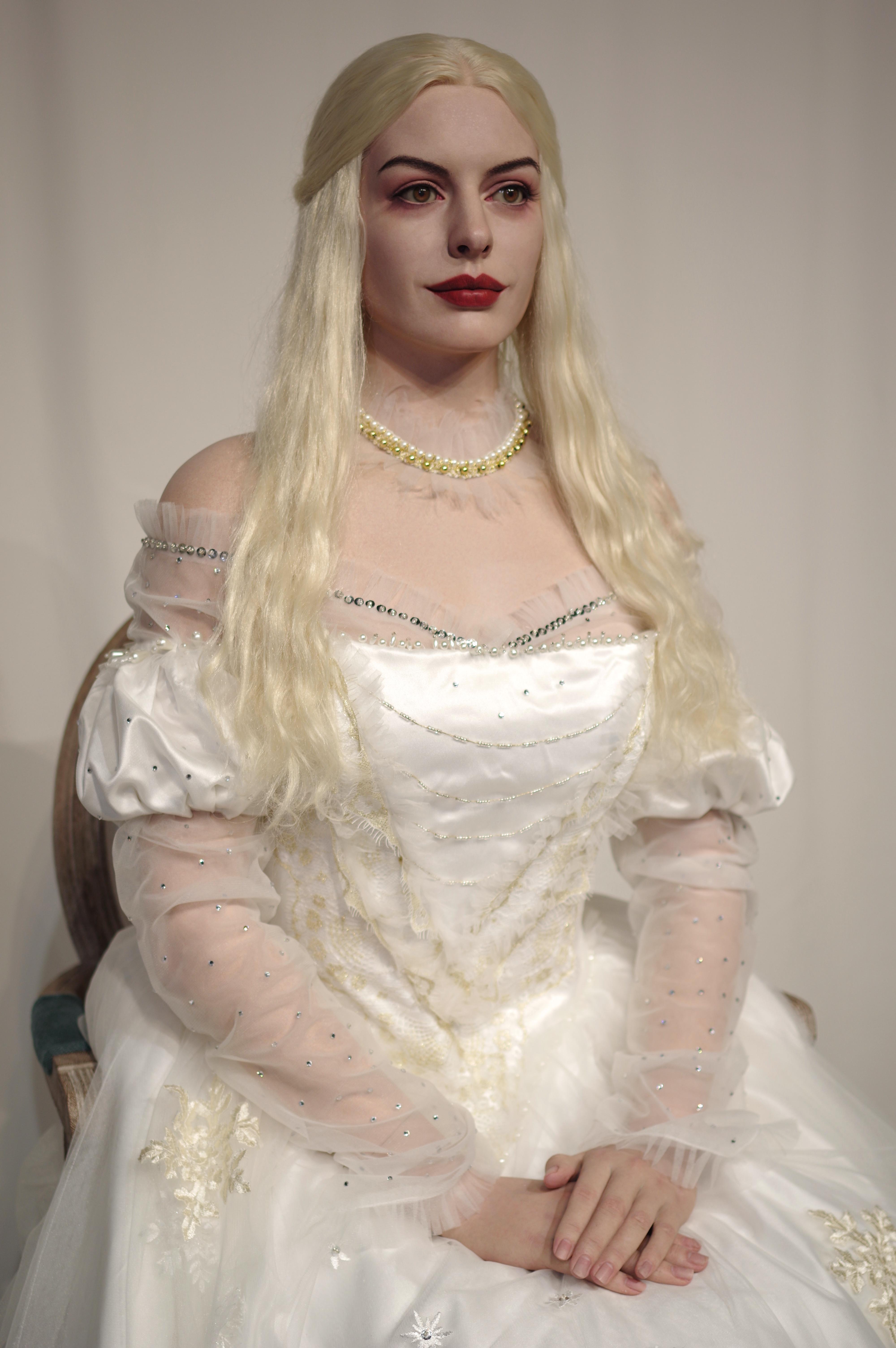 Customized Life Size Silicone Wax Sculpture the White Queen of Anne Hathaway | DXDF, Grand Orient Wax Figure 4