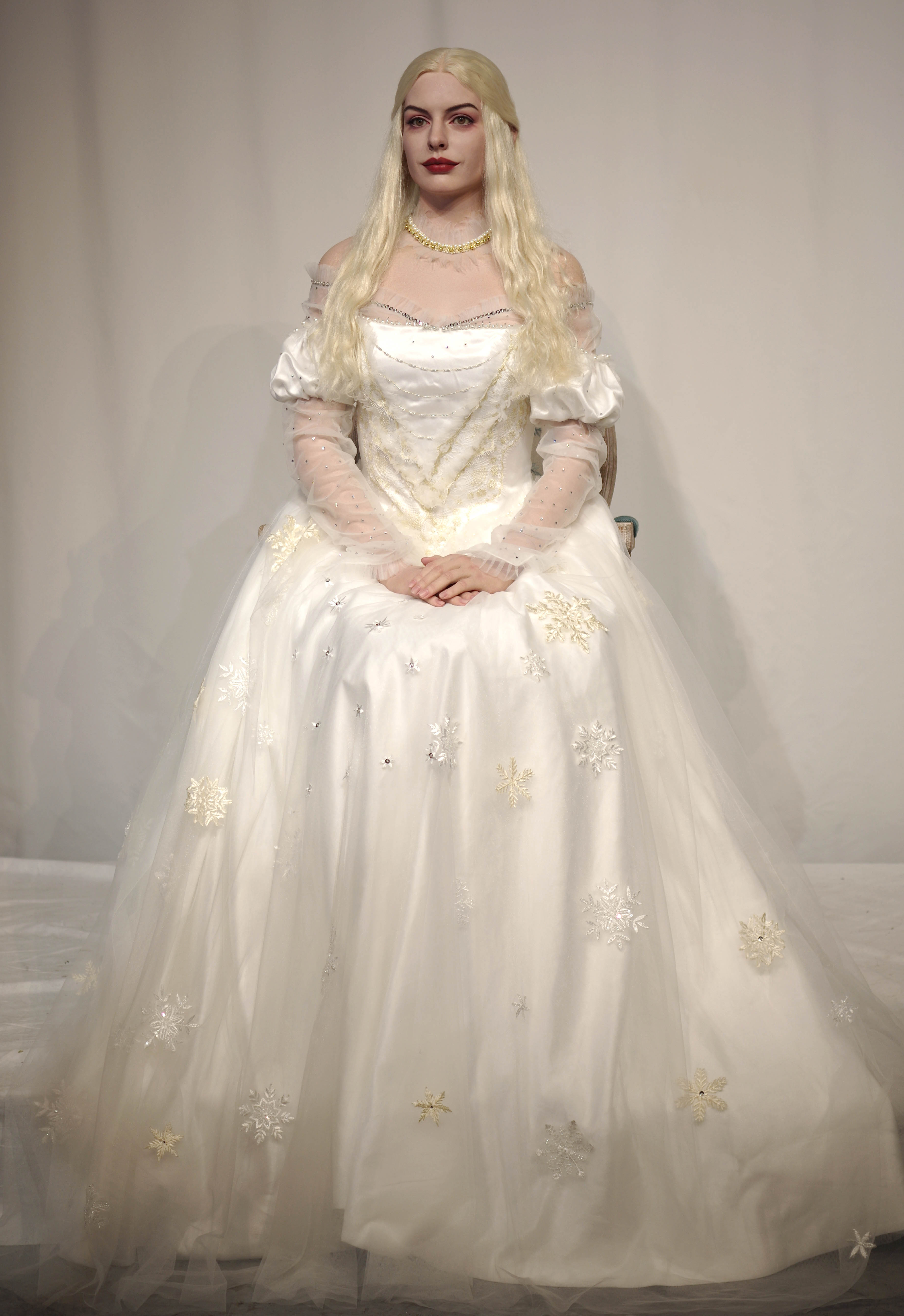 Customized Life Size Silicone Wax Sculpture the White Queen of Anne Hathaway | DXDF, Grand Orient Wax Figure 5