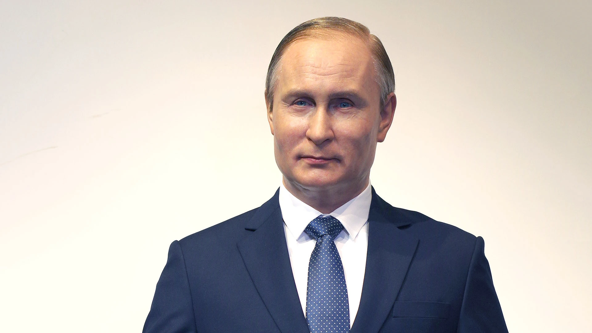 Living Vladimir Putin Lookalike Wax Statue for Attractions | DXDF, Grand Orient Wax Figure 1