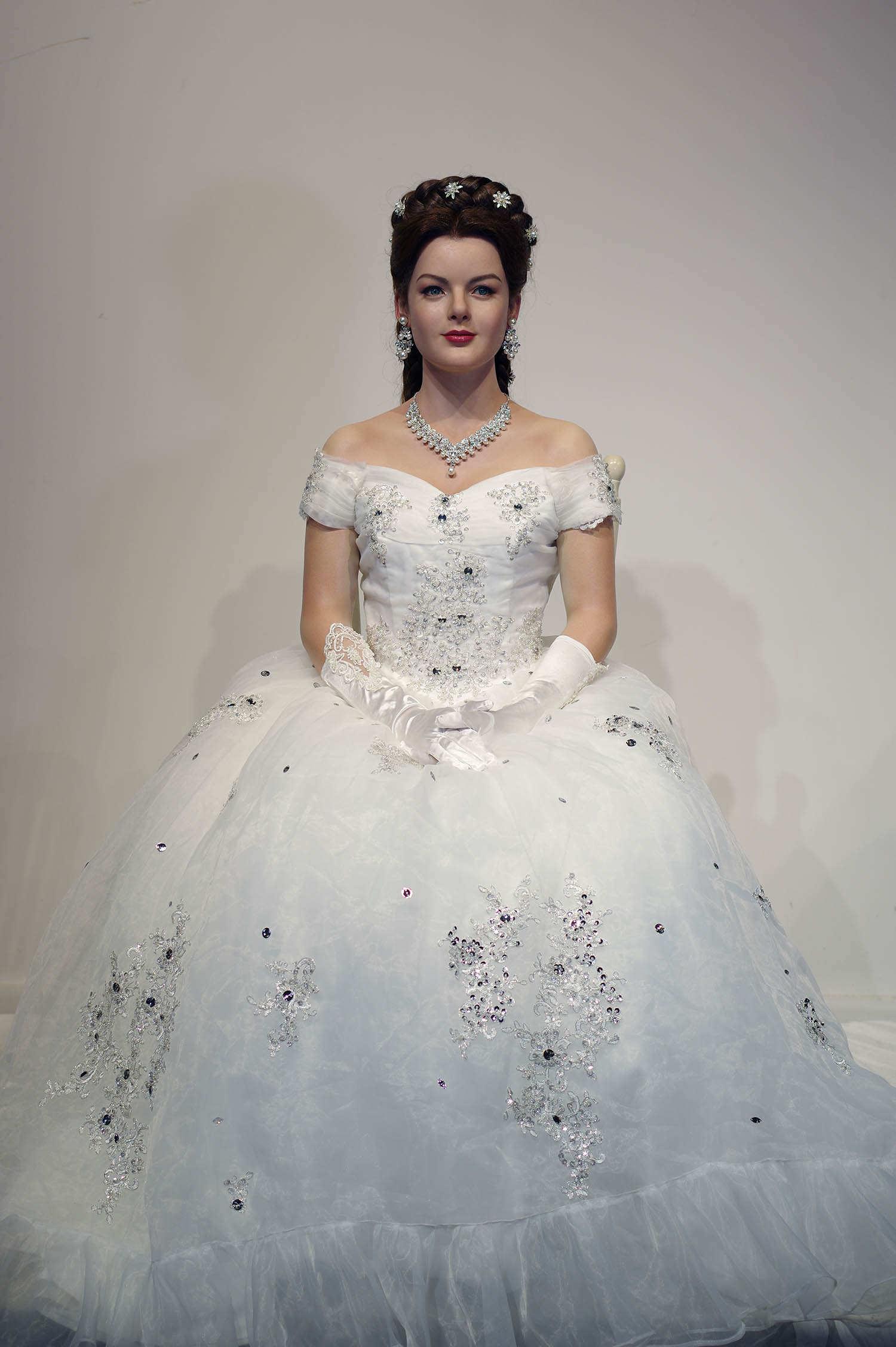 Life Size Miserable Sissi Princess Wax Sculpture for sale | DXDF, Grand Orient Wax Figure 2
