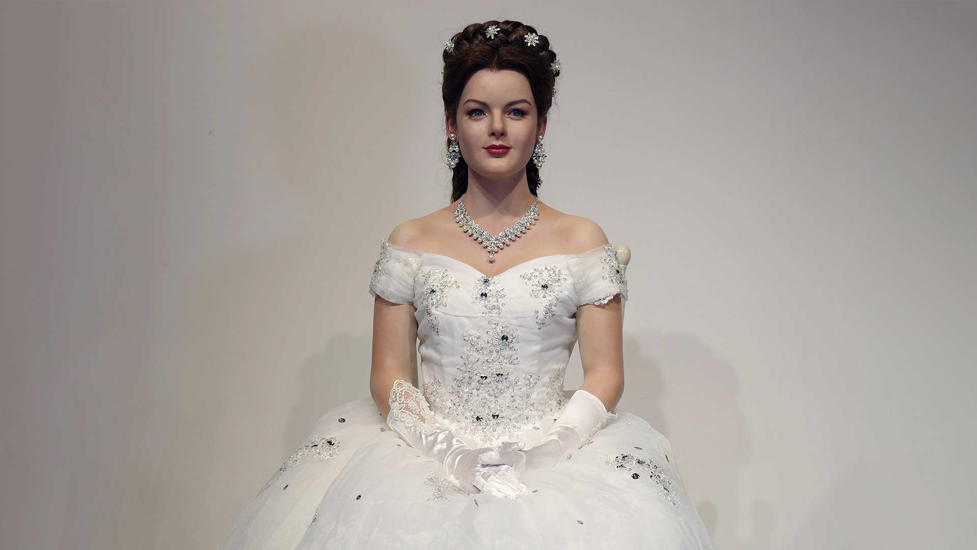 Life Size Miserable Sissi Princess Wax Sculpture for sale | DXDF, Grand Orient Wax Figure 1