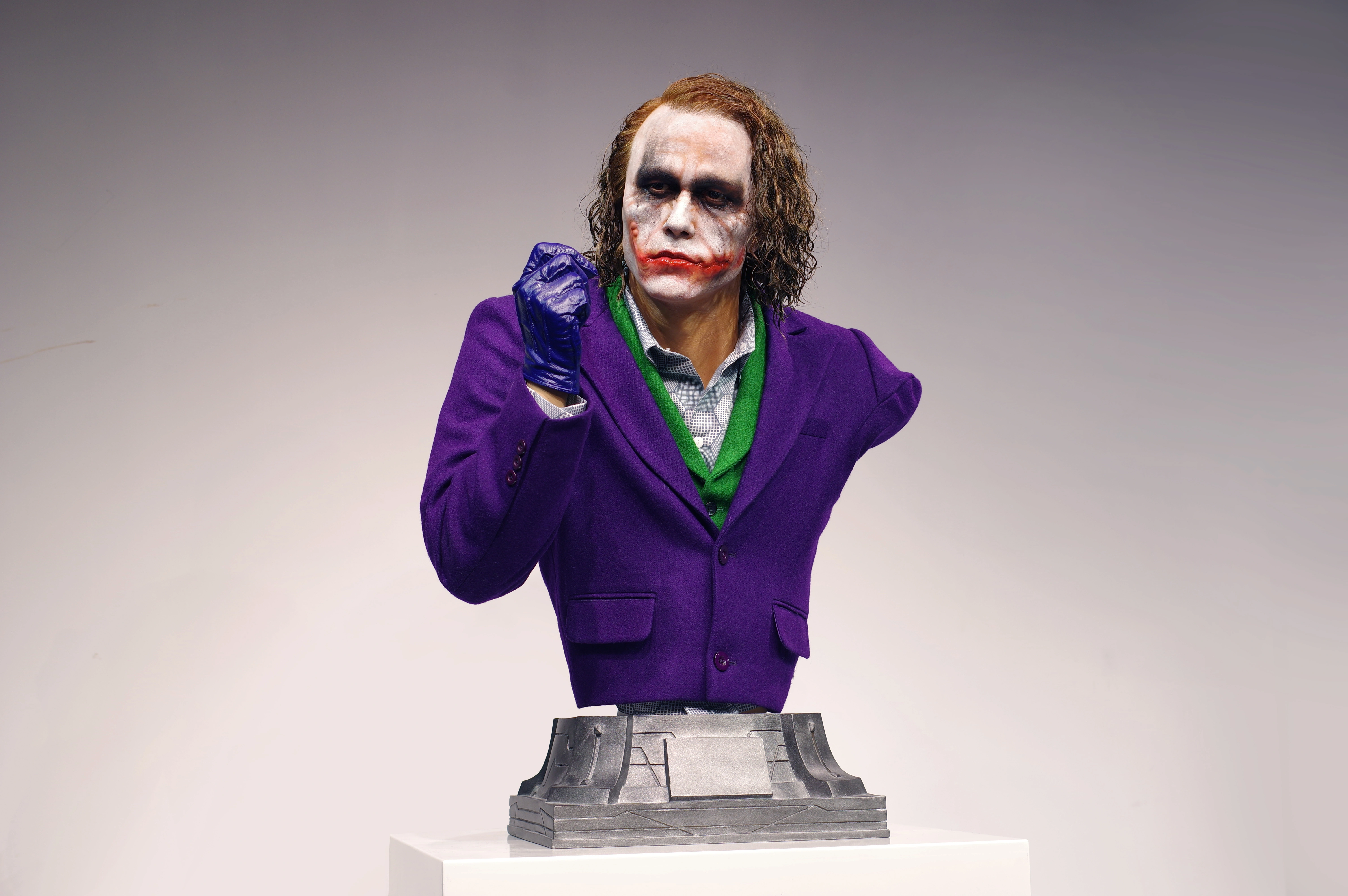 Dark Knight Tribute: Stunning Realistic Joker Bust Sculpture -Grand Orient Wax Art 1