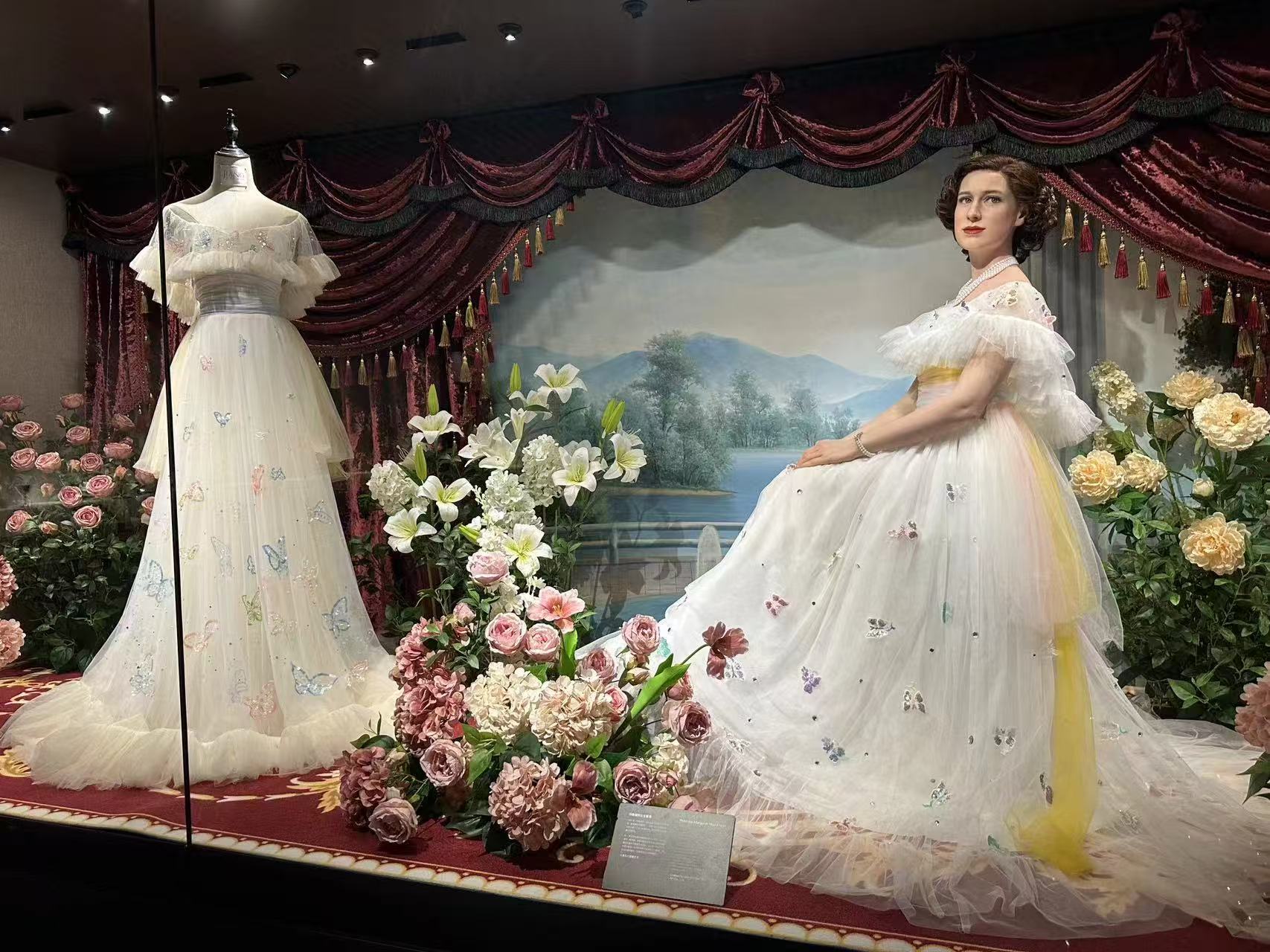 Preserving History: Wax Figure Manufacturing for Historical Figures 1