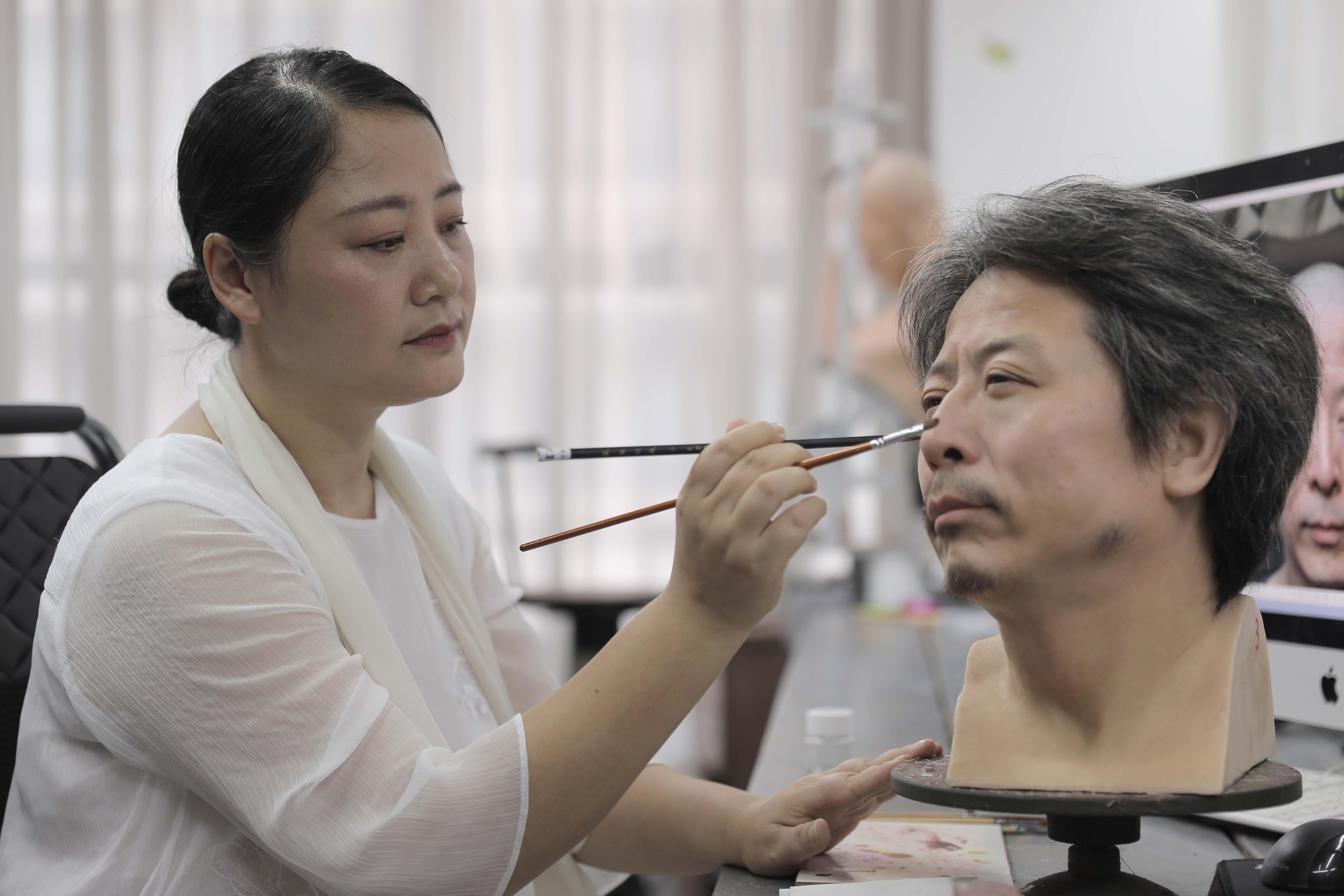 Behind The Scenes Of A Wax Museum Project: How Lifelike Figures Are Made 4
