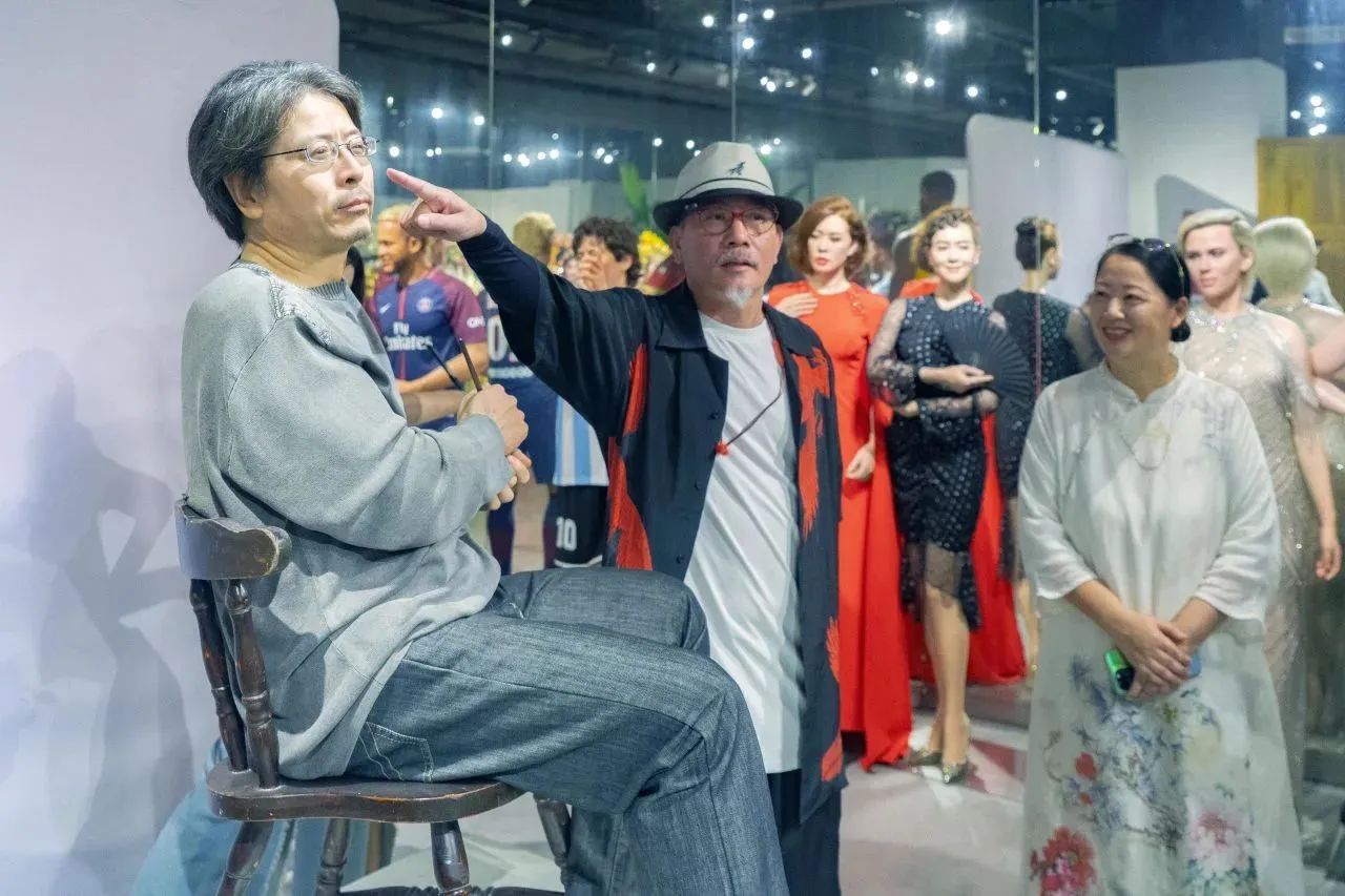 Can wax figures move by themselves? Contemporary Nu Wa joins forces with a raw artist to welcome the “new life”. 4