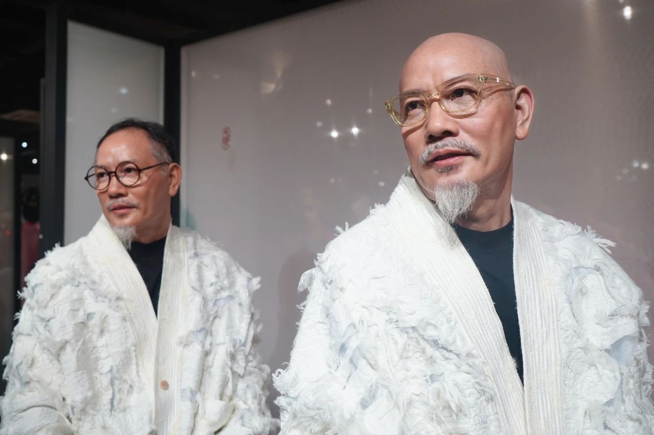 Can wax figures move by themselves? Contemporary Nu Wa joins forces with a raw artist to welcome the “new life”. 15